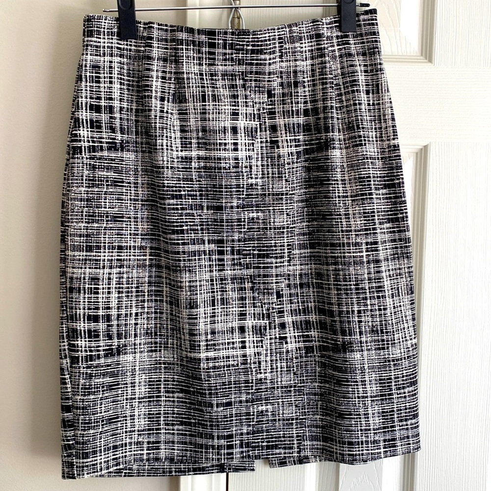 Black and white pencil skirt